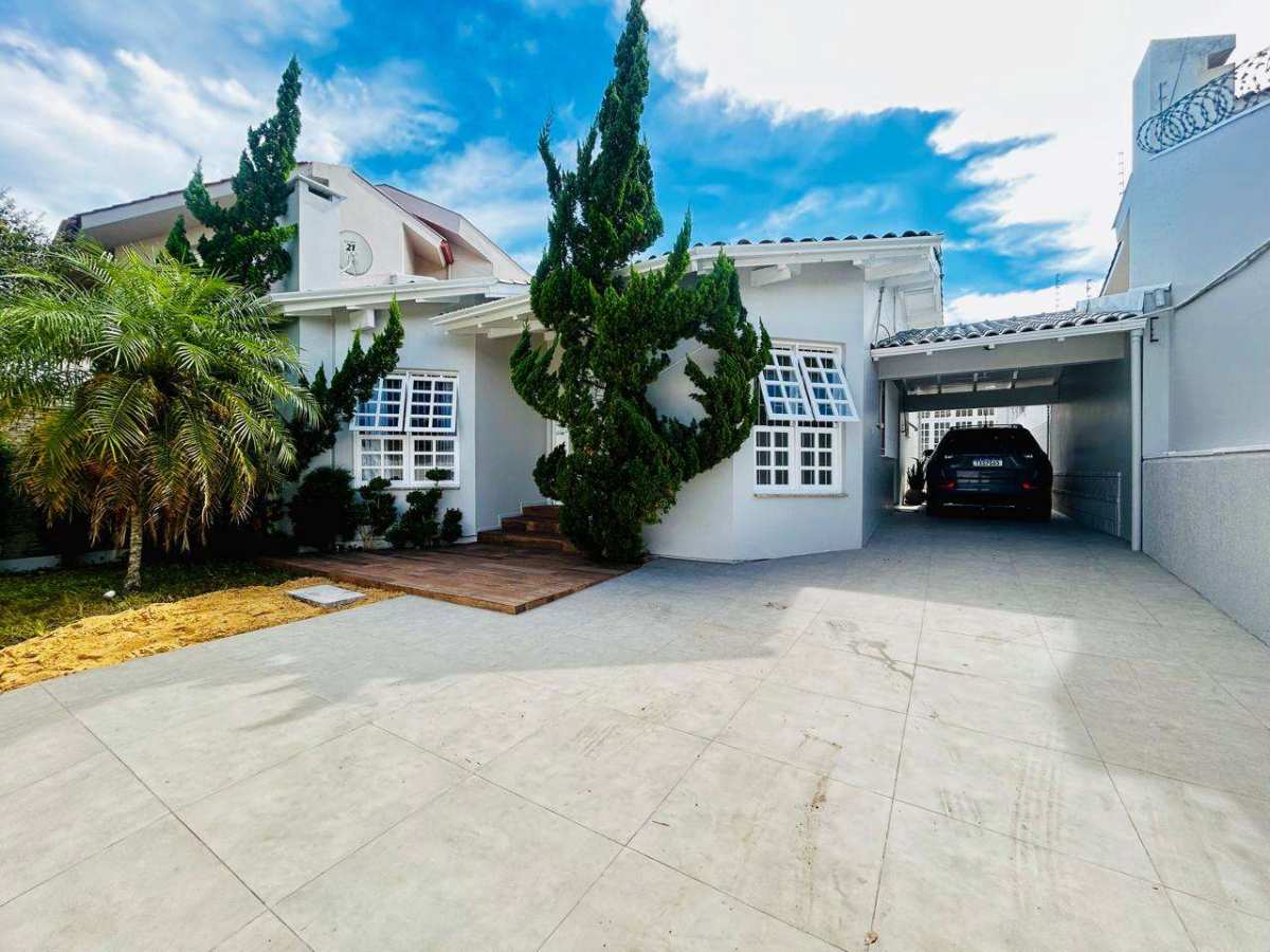 Casa à venda, com 4 quartos, 187m²